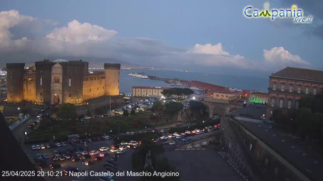 Napoli centro Maschio Angioino live Webcam - Ultima immagine ripresa